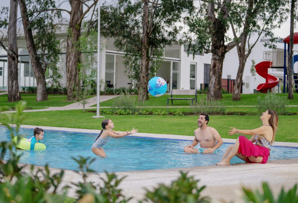 Alberca tipo resort para disfrutar todo el año